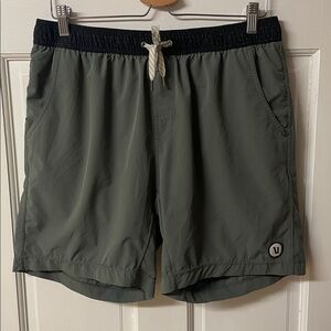 Vuori Kore 7 inch inseam lined gym athletic shorts men’s size XL